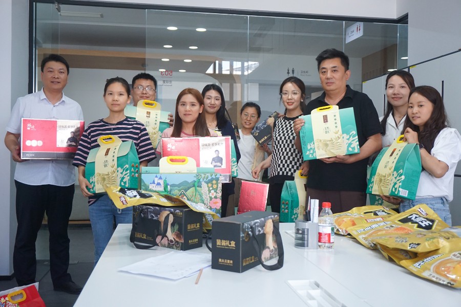 童趣無(wú)線，快樂(lè)出粽，端午節(jié)兒童節(jié)雙節(jié)同慶。